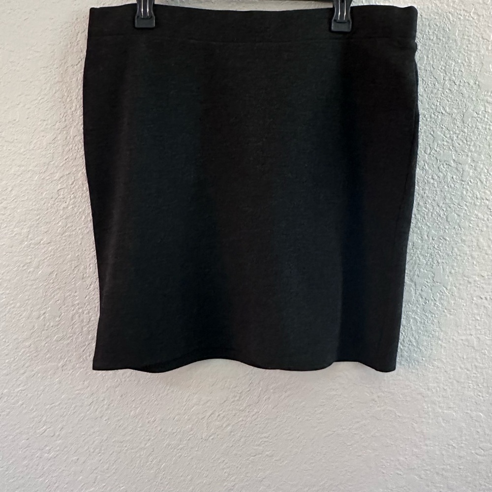 J.Jill Stretch Knit Pencil Skirt (Black) – Size Large